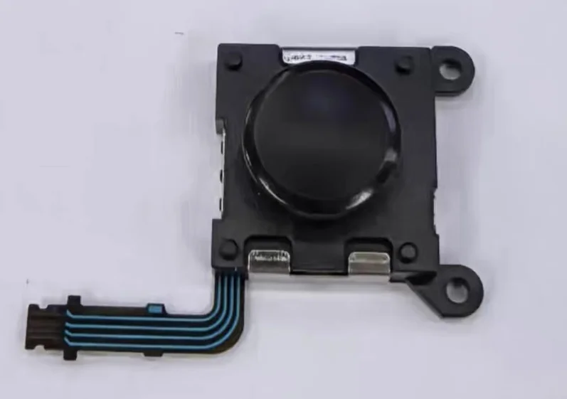 PlayStation Vita 摇杆特写